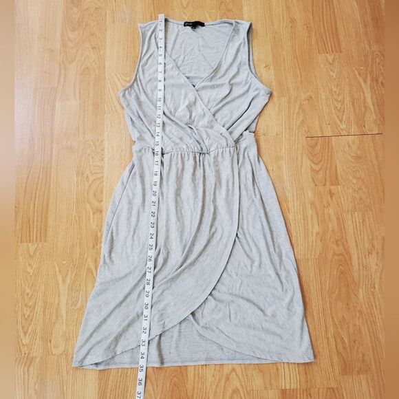 Gibson X The Motherchic Avalon Faux Wrap Jersey Dress - size XS in Grey - Picture 12 of 15